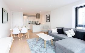 Stunning 2 Bed Apartment - Canary Wharf